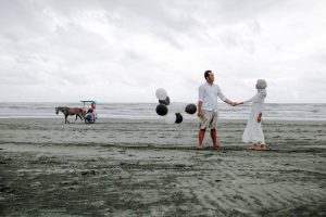 Contoh-Gaya-Foto-Prewedding-Di-Pantai